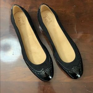 Naturalized Claribell Wingtip flats; like new; 9M